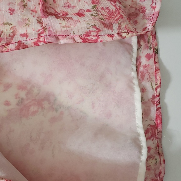 Beautiful Light and Flowy Ruffles Christopher & Banks Sleevless Floral Top - Picture 4 of 8